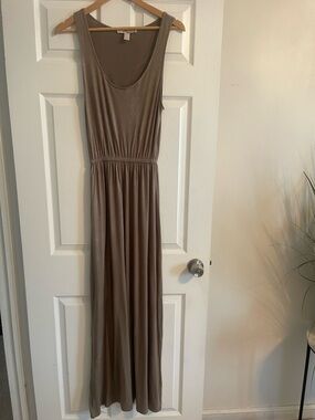 Sleeveless Green Maxi Dress - Casual Scoop Neck